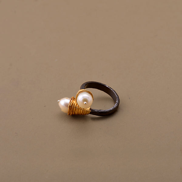 TWO-TONED PEARL RING