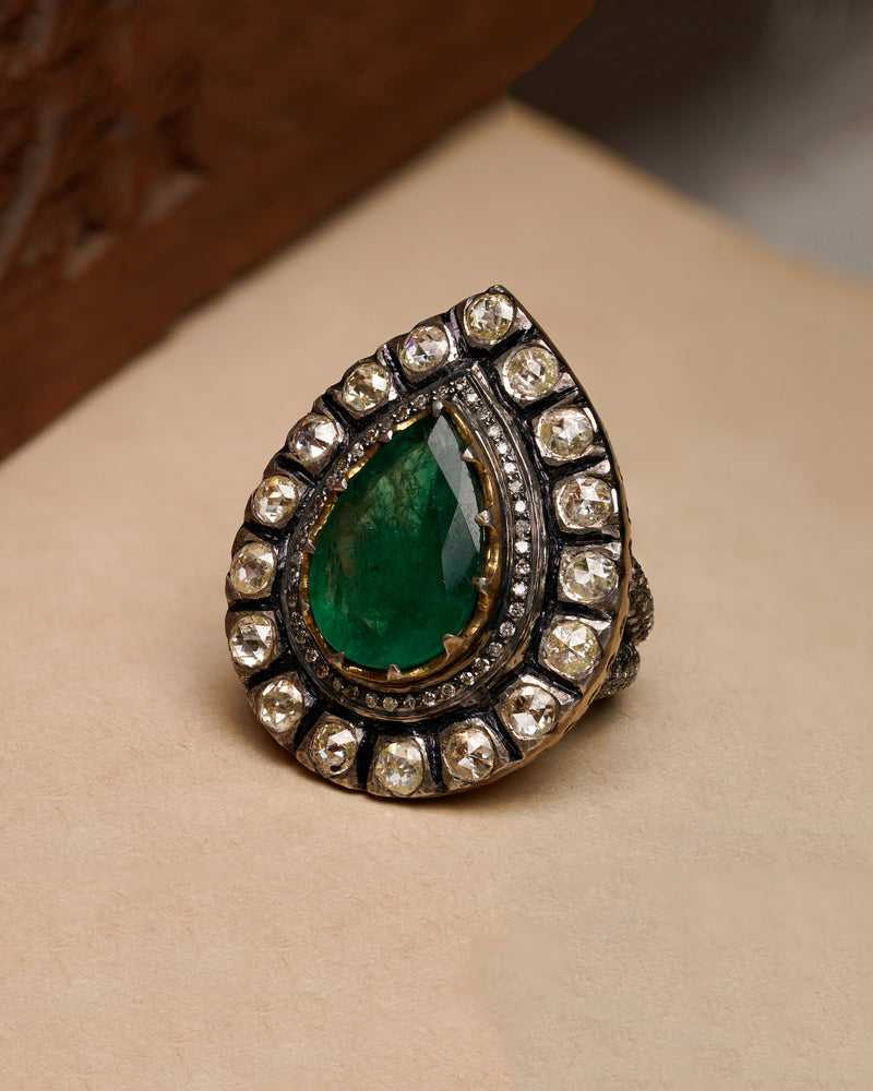 14KT GOLD PEAR SHAPE EMERALD STATEMENT RING