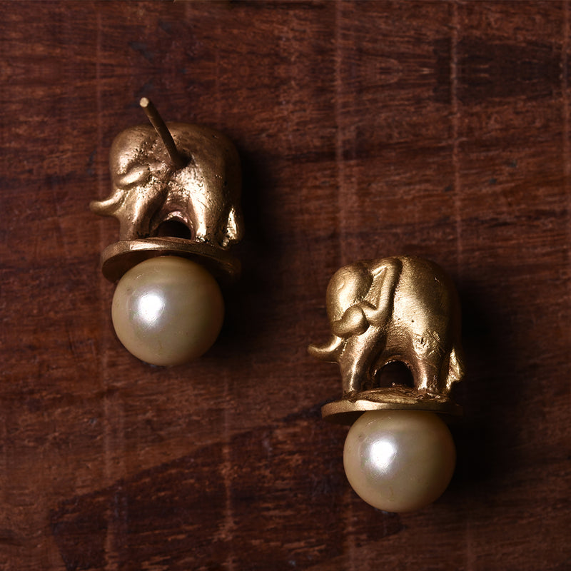 THE WISE ELEPHANT PEARL STUDS