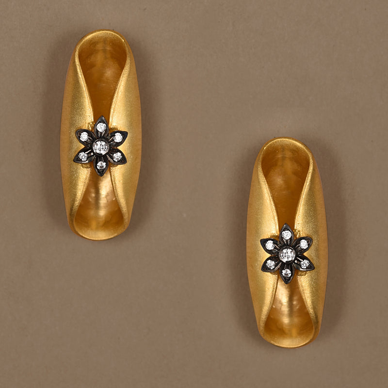 Curled-Up Petal earrings