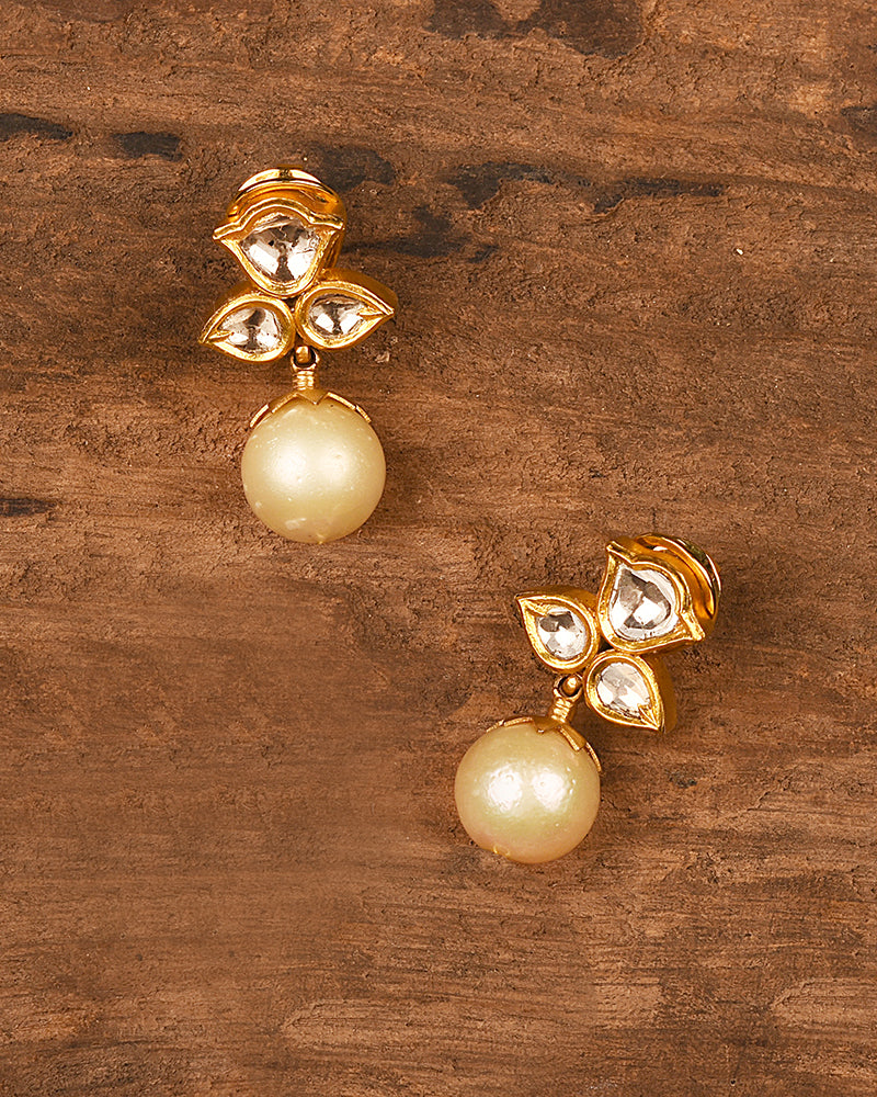GOLD AND POLKI EARRINGS WITH PEARLS