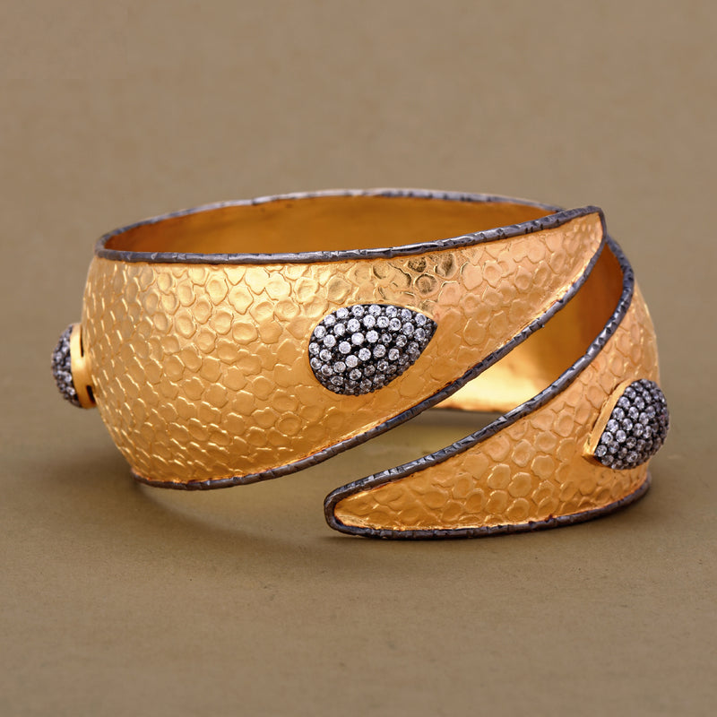 TWO TONED TEXTURED CUFF