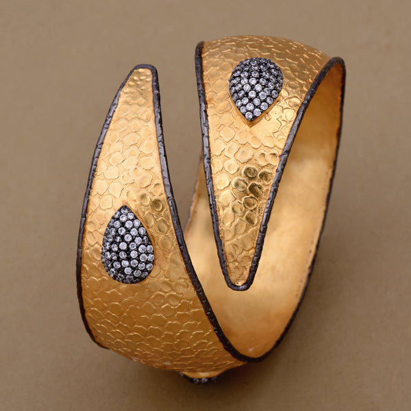 TWO TONED TEXTURED CUFF